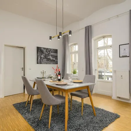 Sweethome - Luxus Pur - Grosse Kueche, Terrasse, Stellplatz, Wifi Apartment *